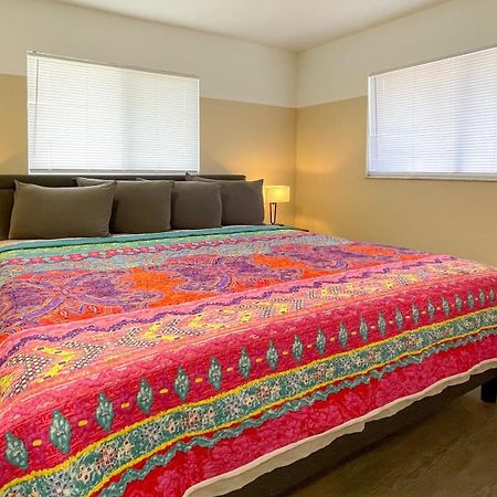 Lazy Cuckoo Inn - Sleek And Stylish Studio Apartments Fort Myers Beach Dış mekan fotoğraf