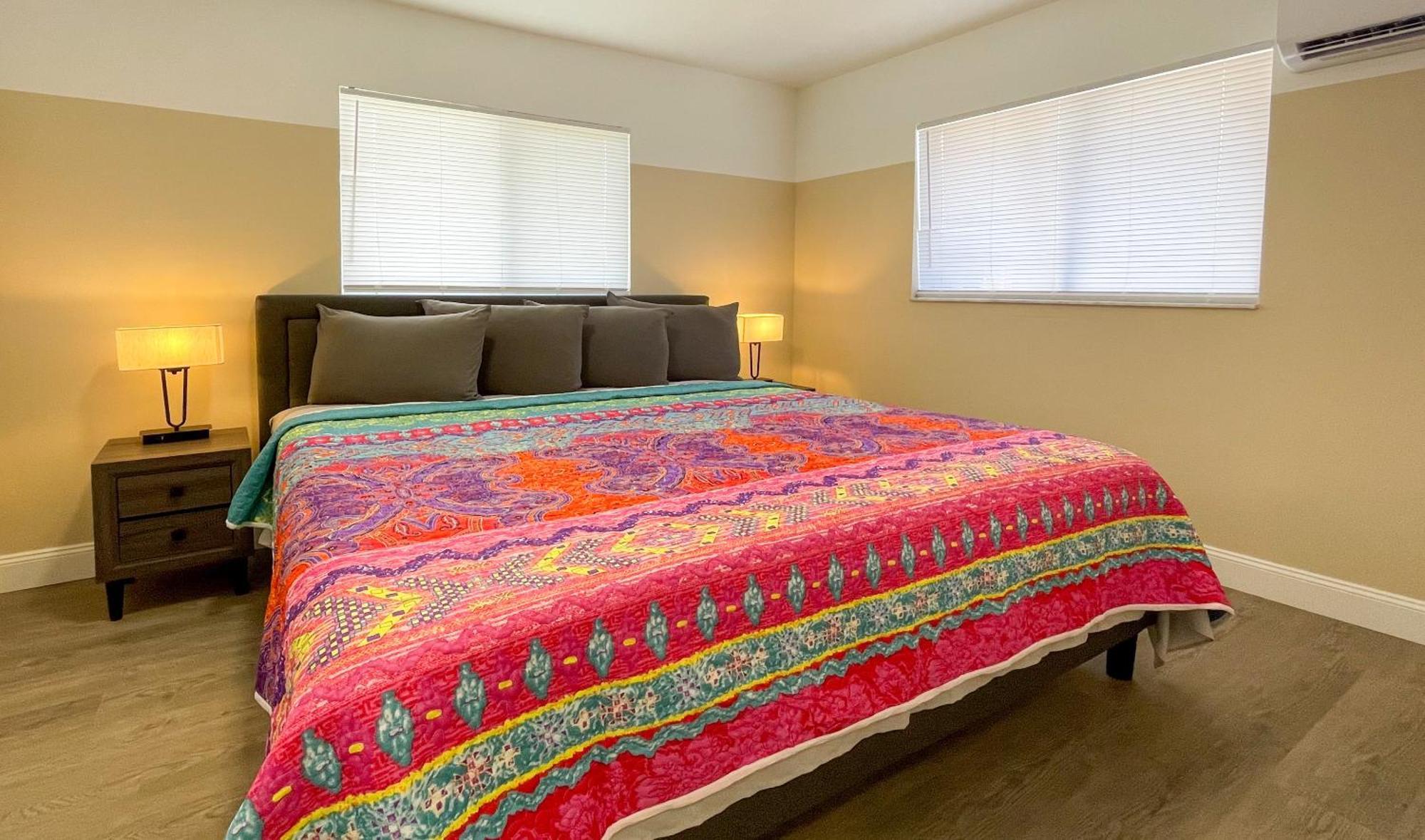 Lazy Cuckoo Inn - Sleek And Stylish Studio Apartments Fort Myers Beach Dış mekan fotoğraf